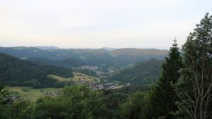 Dieses Bild zeigt eine Webcam-Aufnahme vom Achertal, aufgenommen am Montag, den 08.06.2026 um 06:00 Uhr. Die Temperatur betrug 15.4°C.
