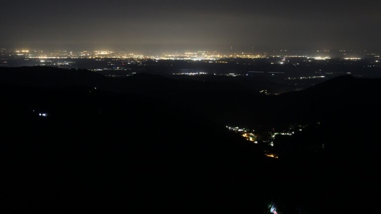 Dieses Bild zeigt eine Webcam-Aufnahme vom Achertal, aufgenommen am Sonntag, den 10.05.2026 um 02:30 Uhr. Die Temperatur betrug 12.1°C.