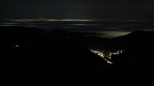 Dieses Bild zeigt eine Webcam-Aufnahme vom Achertal, aufgenommen am Dienstag, den 20.01.2026 um 23:20 Uhr. Die Temperatur betrug 5.8°C.