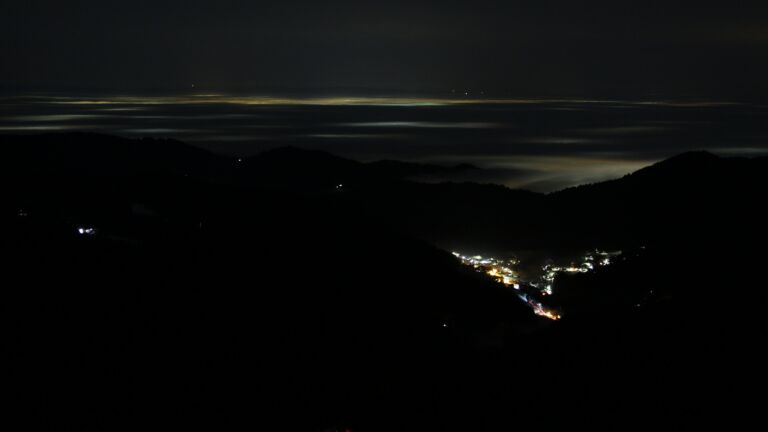 Dieses Bild zeigt eine Webcam-Aufnahme vom Achertal, aufgenommen am Dienstag, den 20.01.2026 um 23:20 Uhr. Die Temperatur betrug 5.8°C.