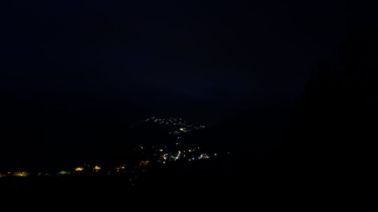 Dieses Bild zeigt eine Webcam-Aufnahme vom Achertal, aufgenommen am Sonntag, den 19.07.2026 um 04:40 Uhr. Die Temperatur betrug 14.8°C.