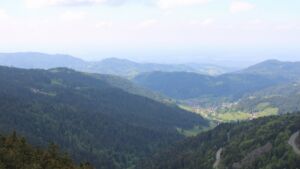 Dieses Bild zeigt eine Webcam-Aufnahme vom Achertal, aufgenommen am Freitag, den 08.05.2026 um 14:30 Uhr. Die Temperatur betrug 12°C.
