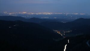 Dieses Bild zeigt eine Webcam-Aufnahme vom Achertal, aufgenommen am Samstag, den 11.04.2026 um 20:50 Uhr. Die Temperatur betrug 10.8°C.