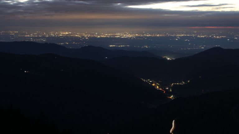 Dieses Bild zeigt eine Webcam-Aufnahme vom Achertal, aufgenommen am Donnerstag, den 09.10.2025 um 19:40 Uhr. Die Temperatur betrug 8.6°C.