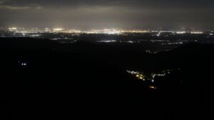 Dieses Bild zeigt eine Webcam-Aufnahme vom Achertal, aufgenommen am Dienstag, den 21.04.2026 um 02:30 Uhr. Die Temperatur betrug 2.2°C.