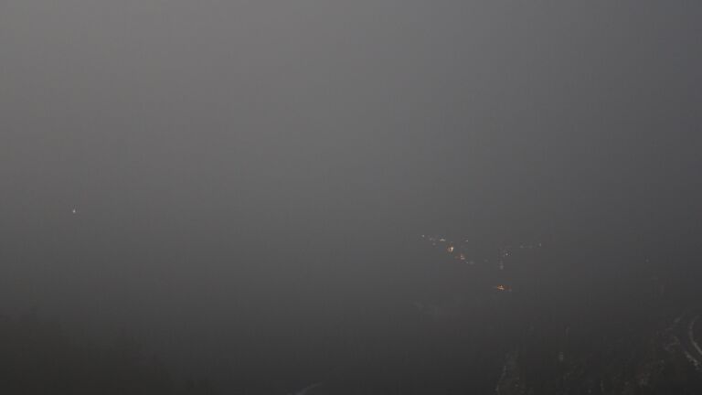 Dieses Bild zeigt eine Webcam-Aufnahme vom Achertal, aufgenommen am Freitag, den 03.04.2026 um 04:00 Uhr. Die Temperatur betrug 2.1°C.