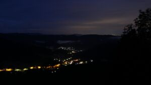 Dieses Bild zeigt eine Webcam-Aufnahme vom Achertal, aufgenommen am Sonntag, den 31.05.2026 um 22:30 Uhr. Die Temperatur betrug 14°C.