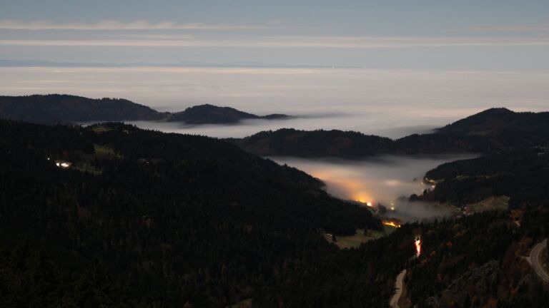 Dieses Bild zeigt eine Webcam-Aufnahme vom Achertal, aufgenommen am Samstag, den 08.11.2025 um 03:00 Uhr. Die Temperatur betrug 7°C.