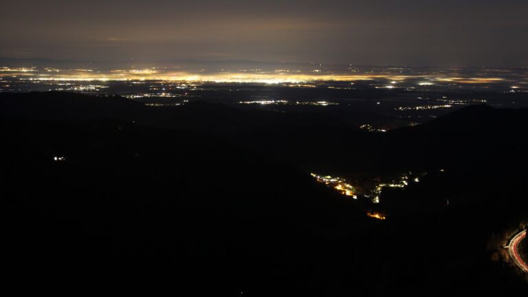 Dieses Bild zeigt eine Webcam-Aufnahme vom Achertal, aufgenommen am Sonntag, den 16.11.2025 um 06:20 Uhr. Die Temperatur betrug 7.7°C.