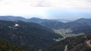 Dieses Bild zeigt eine Webcam-Aufnahme vom Achertal, aufgenommen am Samstag, den 04.04.2026 um 18:10 Uhr. Die Temperatur betrug 7.8°C.