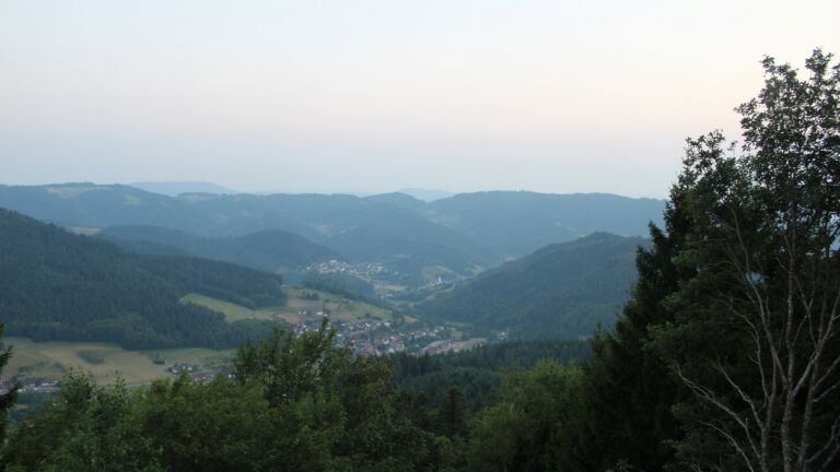 Dieses Bild zeigt eine Webcam-Aufnahme vom Achertal, aufgenommen am Donnerstag, den 30.07.2026 um 21:10 Uhr. Die Temperatur betrug 25.3°C.