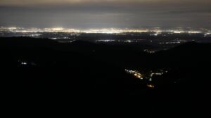 Dieses Bild zeigt eine Webcam-Aufnahme vom Achertal, aufgenommen am Samstag, den 01.11.2025 um 05:20 Uhr. Die Temperatur betrug 12.2°C.