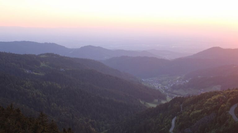Dieses Bild zeigt eine Webcam-Aufnahme vom Achertal, aufgenommen am Mittwoch, den 14.05.2025 um 20:50 Uhr. Die Temperatur betrug 14.5°C.