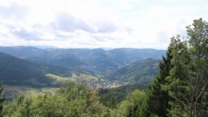 Dieses Bild zeigt eine Webcam-Aufnahme vom Achertal, aufgenommen am Freitag, den 28.08.2026 um 14:50 Uhr. Die Temperatur betrug 19.5°C.