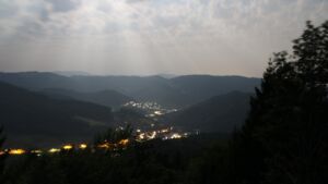 Dieses Bild zeigt eine Webcam-Aufnahme vom Achertal, aufgenommen am Freitag, den 31.07.2026 um 04:30 Uhr. Die Temperatur betrug 24.8°C.