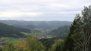 Dieses Bild zeigt eine Webcam-Aufnahme vom Achertal, aufgenommen am Montag, den 26.10.2026 um 15:00 Uhr. Die Temperatur betrug 8.9°C.
