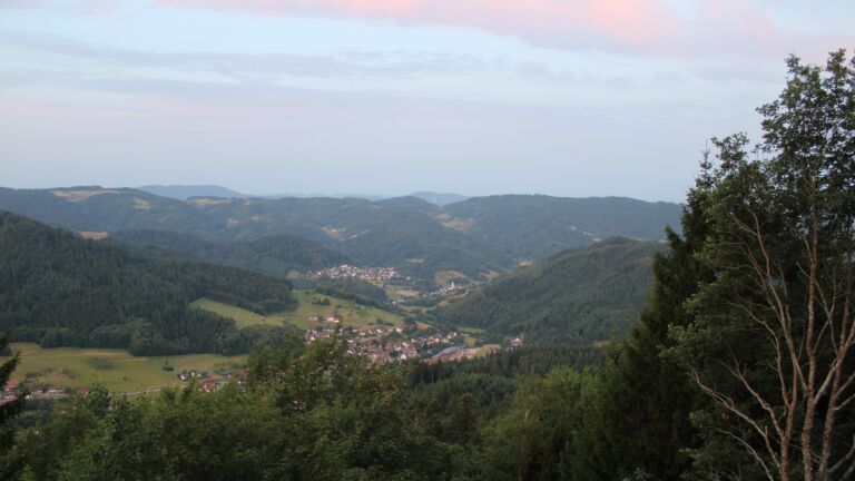 Dieses Bild zeigt eine Webcam-Aufnahme vom Achertal, aufgenommen am Donnerstag, den 23.07.2026 um 05:50 Uhr. Die Temperatur betrug 11.9°C.