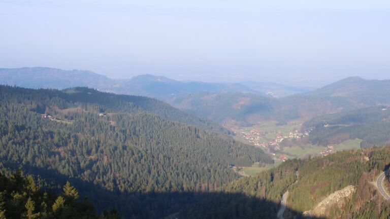 Dieses Bild zeigt eine Webcam-Aufnahme vom Achertal, aufgenommen am Montag, den 23.03.2026 um 08:00 Uhr. Die Temperatur betrug 5.8°C.