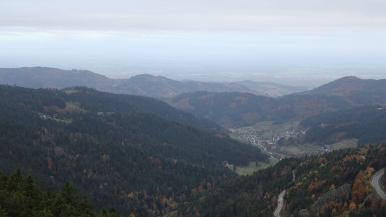 Dieses Bild zeigt eine Webcam-Aufnahme vom Achertal, aufgenommen am Dienstag, den 28.10.2025 um 07:30 Uhr. Die Temperatur betrug 3.5°C.