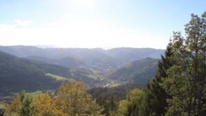 Dieses Bild zeigt eine Webcam-Aufnahme vom Achertal, aufgenommen am Donnerstag, den 29.10.2026 um 14:20 Uhr. Die Temperatur betrug 12.6°C.