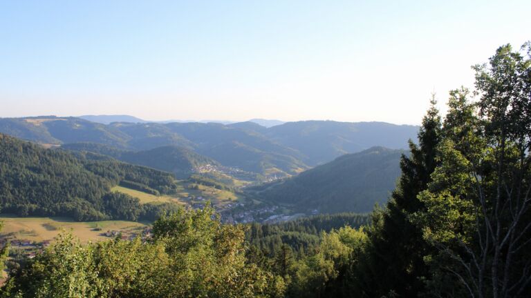 Dieses Bild zeigt eine Webcam-Aufnahme vom Achertal, aufgenommen am Mittwoch, den 12.08.2026 um 19:30 Uhr. Die Temperatur betrug 28.3°C.