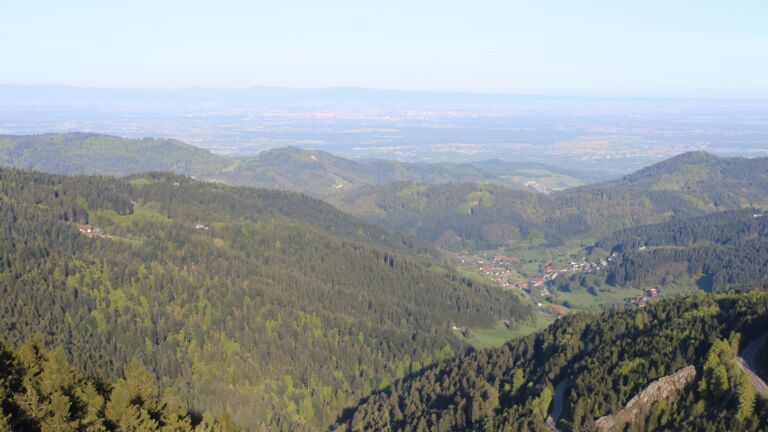 Dieses Bild zeigt eine Webcam-Aufnahme vom Achertal, aufgenommen am Montag, den 27.04.2026 um 08:00 Uhr. Die Temperatur betrug 15.8°C.