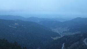 Dieses Bild zeigt eine Webcam-Aufnahme vom Achertal, aufgenommen am Sonntag, den 01.03.2026 um 07:00 Uhr. Die Temperatur betrug 3.1°C.