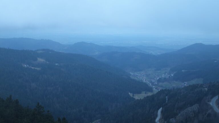 Dieses Bild zeigt eine Webcam-Aufnahme vom Achertal, aufgenommen am Sonntag, den 01.03.2026 um 07:00 Uhr. Die Temperatur betrug 3.1°C.