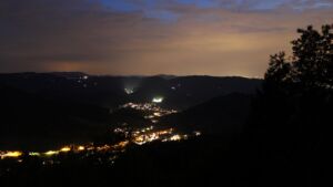 Dieses Bild zeigt eine Webcam-Aufnahme vom Achertal, aufgenommen am Mittwoch, den 30.09.2026 um 20:10 Uhr. Die Temperatur betrug 23.7°C.