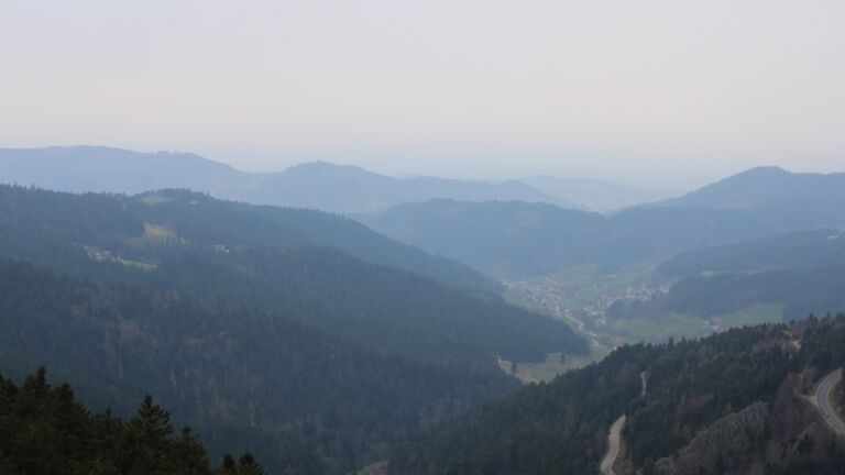 Dieses Bild zeigt eine Webcam-Aufnahme vom Achertal, aufgenommen am Samstag, den 21.03.2026 um 12:10 Uhr. Die Temperatur betrug 4.9°C.