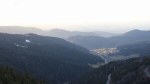 Dieses Bild zeigt eine Webcam-Aufnahme vom Achertal, aufgenommen am Samstag, den 07.02.2026 um 16:30 Uhr. Die Temperatur betrug 8.9°C.