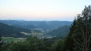 Dieses Bild zeigt eine Webcam-Aufnahme vom Achertal, aufgenommen am Sonntag, den 28.06.2026 um 05:40 Uhr. Die Temperatur betrug 27.4°C.