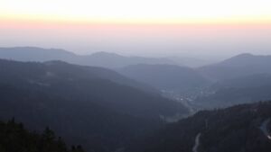 Dieses Bild zeigt eine Webcam-Aufnahme vom Achertal, aufgenommen am Freitag, den 20.03.2026 um 19:00 Uhr. Die Temperatur betrug 5.9°C.