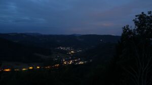 Dieses Bild zeigt eine Webcam-Aufnahme vom Achertal, aufgenommen am Freitag, den 21.08.2026 um 05:40 Uhr. Die Temperatur betrug 15.7°C.