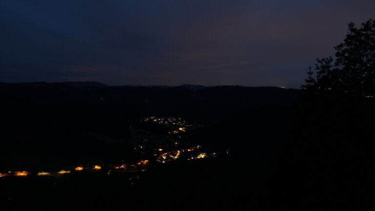 Dieses Bild zeigt eine Webcam-Aufnahme vom Achertal, aufgenommen am Mittwoch, den 10.06.2026 um 04:20 Uhr. Die Temperatur betrug 9.7°C.