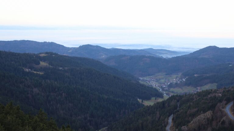 Dieses Bild zeigt eine Webcam-Aufnahme vom Achertal, aufgenommen am Mittwoch, den 17.12.2025 um 09:10 Uhr. Die Temperatur betrug 5.7°C.