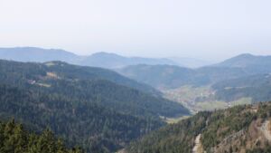 Dieses Bild zeigt eine Webcam-Aufnahme vom Achertal, aufgenommen am Samstag, den 07.03.2026 um 13:00 Uhr. Die Temperatur betrug 13.9°C.