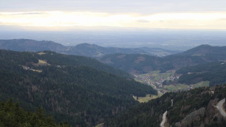 Dieses Bild zeigt eine Webcam-Aufnahme vom Achertal, aufgenommen am Samstag, den 28.02.2026 um 17:00 Uhr. Die Temperatur betrug 4.2°C.