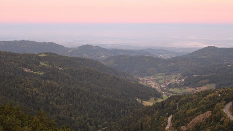Dieses Bild zeigt eine Webcam-Aufnahme vom Achertal, aufgenommen am Freitag, den 03.10.2025 um 07:30 Uhr. Die Temperatur betrug 4.1°C.