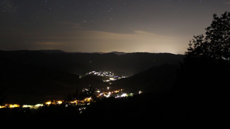 Dieses Bild zeigt eine Webcam-Aufnahme vom Achertal, aufgenommen am Mittwoch, den 17.06.2026 um 02:40 Uhr. Die Temperatur betrug 18°C.