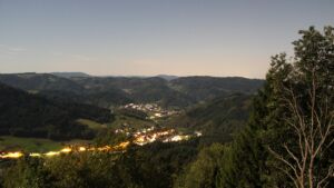Dieses Bild zeigt eine Webcam-Aufnahme vom Achertal, aufgenommen am Sonntag, den 27.09.2026 um 23:30 Uhr. Die Temperatur betrug 22.2°C.