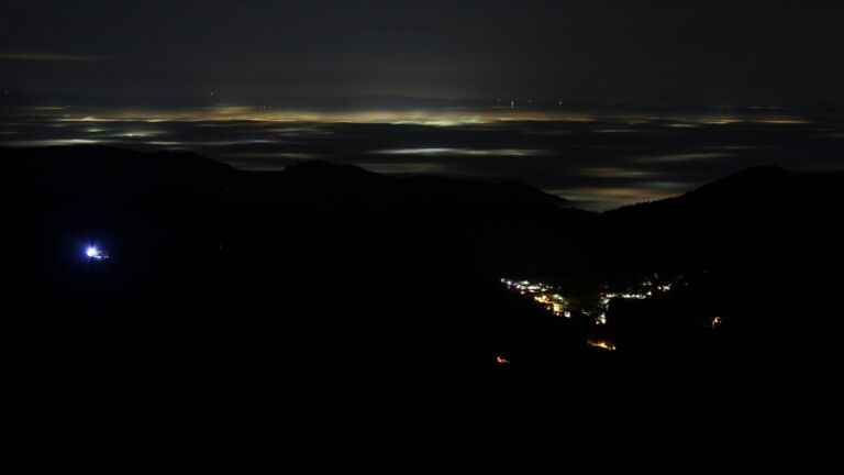 Dieses Bild zeigt eine Webcam-Aufnahme vom Achertal, aufgenommen am Mittwoch, den 17.12.2025 um 02:30 Uhr. Die Temperatur betrug 6.9°C.