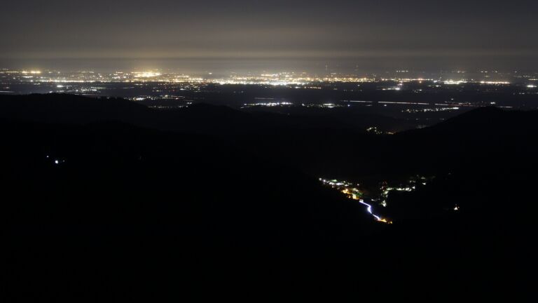 Dieses Bild zeigt eine Webcam-Aufnahme vom Achertal, aufgenommen am Montag, den 20.04.2026 um 04:50 Uhr. Die Temperatur betrug 3.4°C.