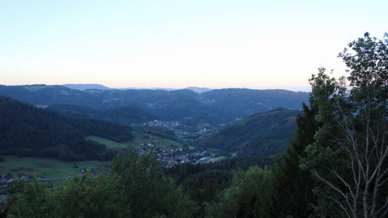 Dieses Bild zeigt eine Webcam-Aufnahme vom Achertal, aufgenommen am Freitag, den 04.09.2026 um 07:10 Uhr. Die Temperatur betrug 17.6°C.