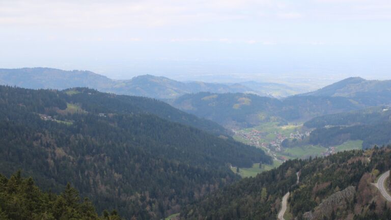 Dieses Bild zeigt eine Webcam-Aufnahme vom Achertal, aufgenommen am Mittwoch, den 15.04.2026 um 11:50 Uhr. Die Temperatur betrug 7.9°C.