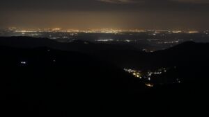 Dieses Bild zeigt eine Webcam-Aufnahme vom Achertal, aufgenommen am Samstag, den 21.03.2026 um 00:30 Uhr. Die Temperatur betrug 4.8°C.