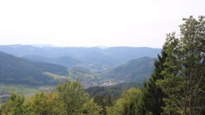 Dieses Bild zeigt eine Webcam-Aufnahme vom Achertal, aufgenommen am Montag, den 28.09.2026 um 14:40 Uhr. Die Temperatur betrug 28.3°C.