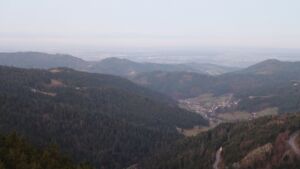 Dieses Bild zeigt eine Webcam-Aufnahme vom Achertal, aufgenommen am Donnerstag, den 18.12.2025 um 08:00 Uhr. Die Temperatur betrug 5.1°C.