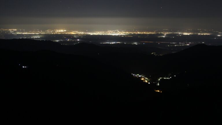 Dieses Bild zeigt eine Webcam-Aufnahme vom Achertal, aufgenommen am Donnerstag, den 02.10.2025 um 05:00 Uhr. Die Temperatur betrug 2.8°C.