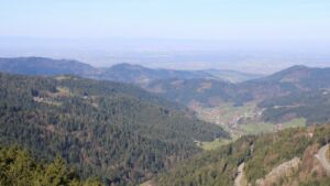 Dieses Bild zeigt eine Webcam-Aufnahme vom Achertal, aufgenommen am Donnerstag, den 09.04.2026 um 10:20 Uhr. Die Temperatur betrug 16.1°C.